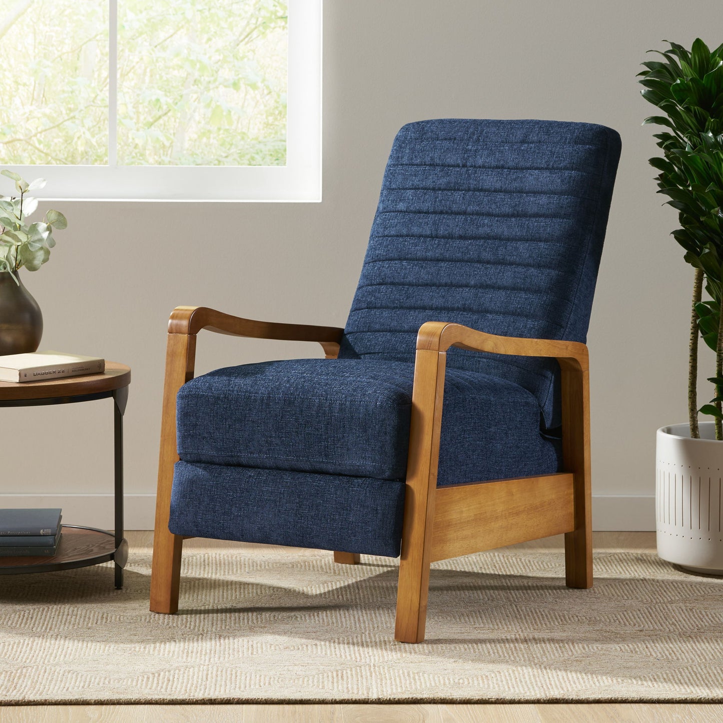 Contemporary Manual Club Recliner