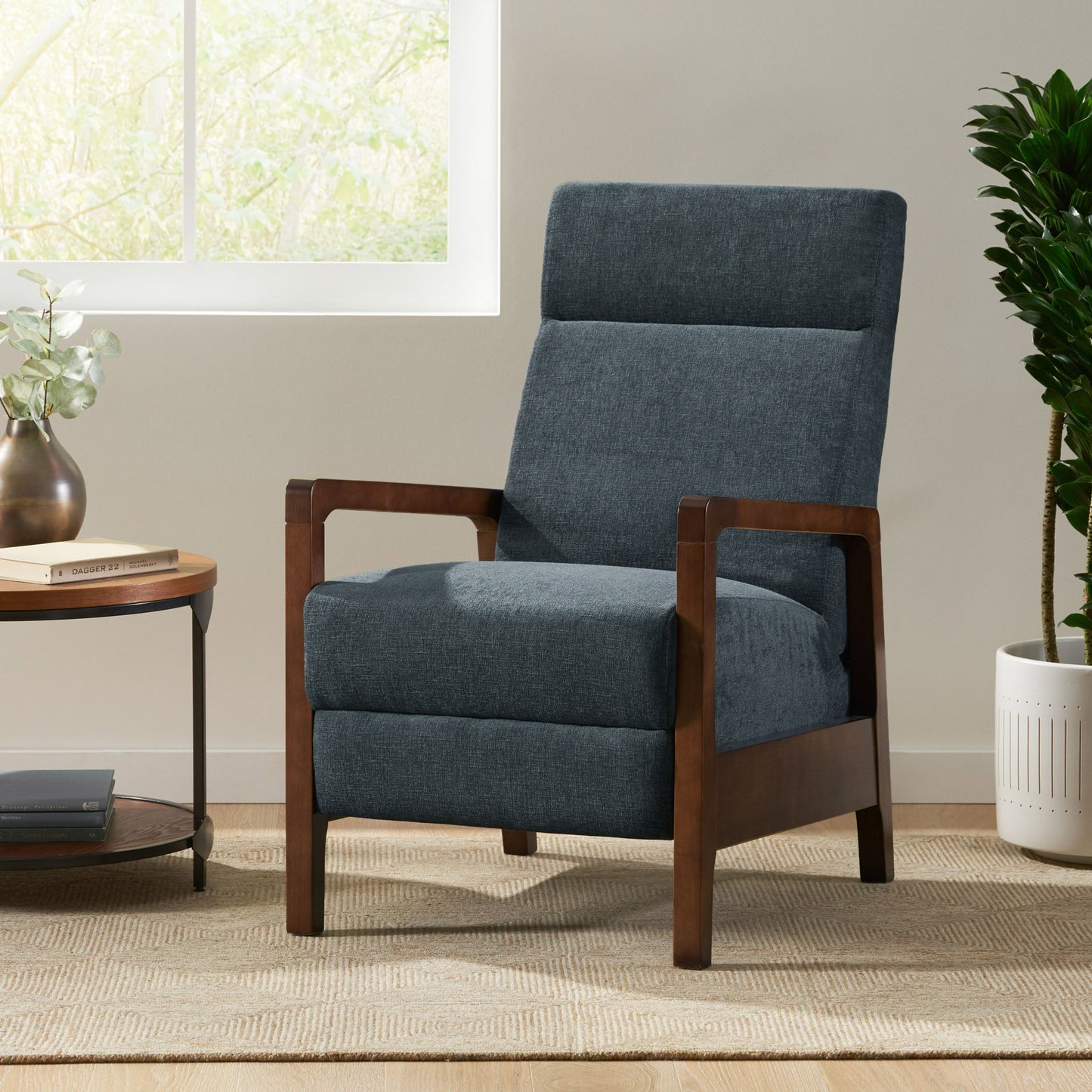 Contemporary Wide Hand Manual Club Recliner